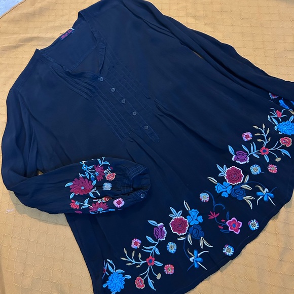 Johnny Was Embroidered BLACK Floral Pleat Longsleeve LARGE - Picture 3 of 5